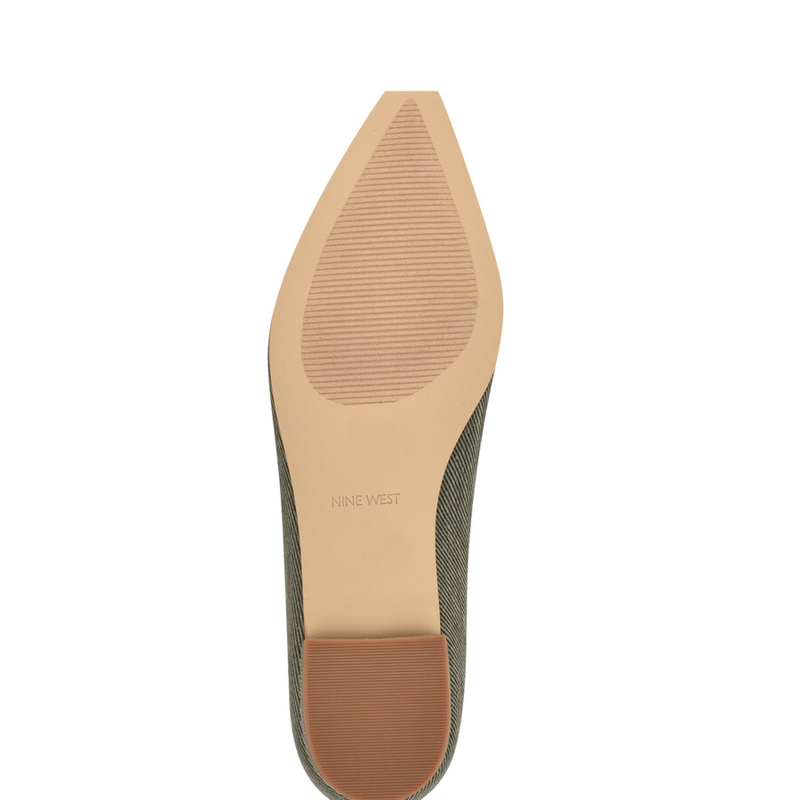 flache schuhe mit spitzer zehenpartie und herzen