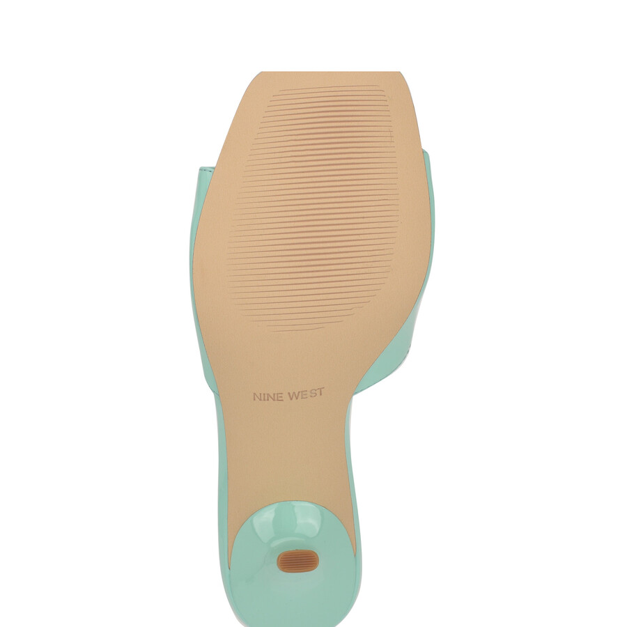 sandalen im disko-kleid