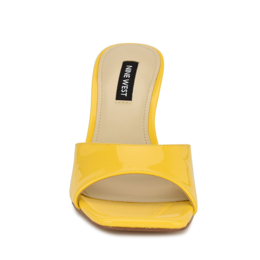 sandalen im disko-kleid
